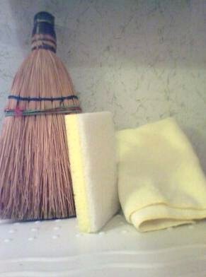 broom_sponge_and_towel