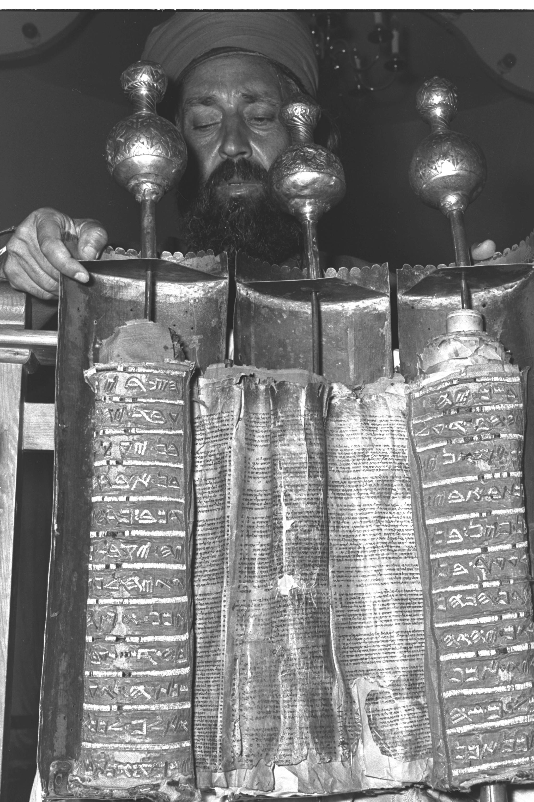 flickr_-_government_press_office_gpo_-_samaritan_priest_zadok_ben-avisha_hacohen